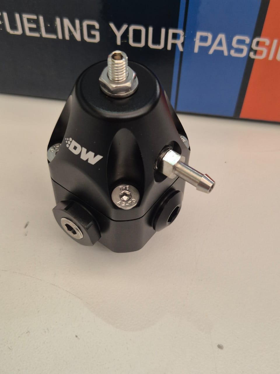 6-1002-FRB Fuel pressure regulator 6AN, 6AN return 1000HP Blk